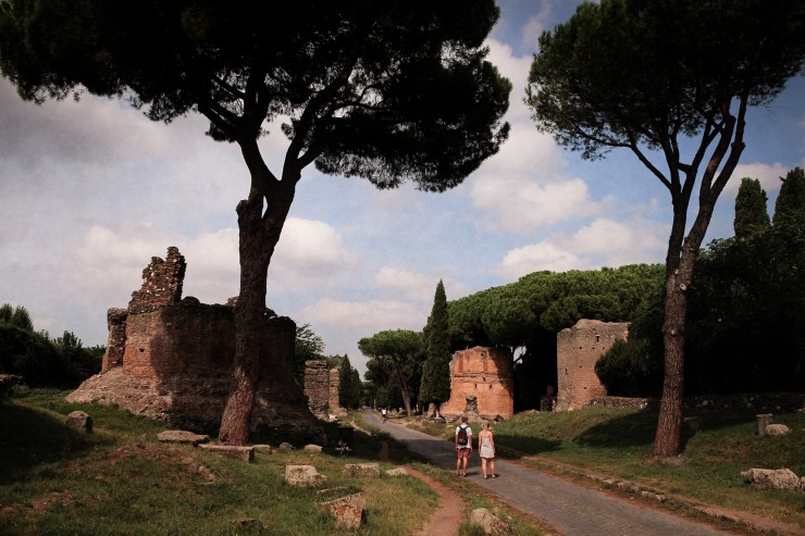 3 SERIE LANDSCHAP, VIA APPIA, FOTOGRAFÍA SOBRE PANEL DE MADERA, 150X105CM, 2018